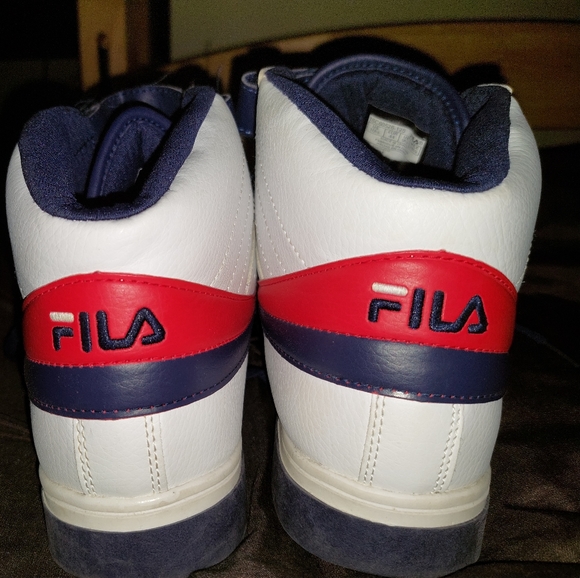 Fila Vulc 13 Mid Plus - White Red Blue Sneakers - Picture 2 of 4